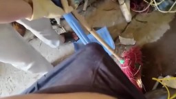 Thuê chị lao công dọn nhà kho mà nứng quá cởi quần đòi chị bú cu luôn trong kho