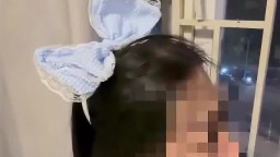 Nhét đồ chơi vào đít cho em thử cảm giác chịch 2 lỗ em sướng rên la không kịp thở