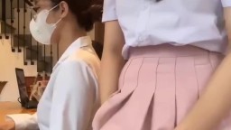 Đi làm mà em nhét cả đồ chơi vào bướm trước mặt đồng nghiệp lấy ra nghịch