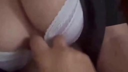 Cặp vú to cực ngon của em sinh viên kính cận cởi áo anh bú ngon lành
