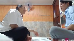 Đánh bài lột đồ với chị đồng nghiệp tranh thủ giờ nghỉ trưa