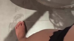 Em còn chưa kịp tắm anh đã lén vào chịch không kịp đeo bao