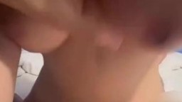 Cặp vú siêu to của em hàng thật nên chịch cho anh bóp đã tay luôn