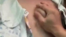 Gái một con em mê mẩn hưởng thụ cây hàng gân guốc cứng ngắc của anh