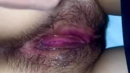 Anh cho cả bàn tay vào móc bướm nhỏ xinh của em mà không chịu chịch