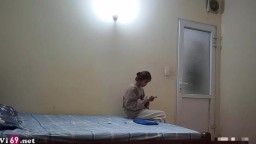 Lần đầu em đi khách nước ngoài nên còn ngại ngùng chưa quen