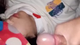 Lén vào phòng em gái lúc đang ngủ vừa xuất tinh thì em tỉnh dậy làm anh rút vội