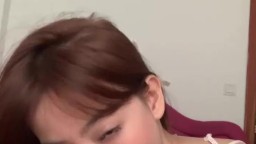 Em sinh viên mặt dâm đãng chim anh to dài như này em mút thôi đã thấy sướng