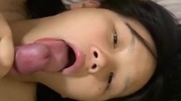 Mặt ngây thơ huấn luyện em bú cu bao ngày nay hưởng thành quả