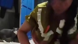 Quay tay quên đóng cửa thì em hàng xóm nhìn thấy và cái kết ngon chim