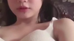 Yêu xa bé sinh viên năm nhất nhớ quá thèm chịch còn quay clip gửi người yêu