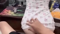 Đang ngồi làm việc em gạ xem phim và cái kết cạn tinh