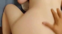 Chịch như máy anh còn rút ra đút vào bất ngờ làm em rên không kịp thở