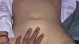 Anh đã làm gì đâu mới chạm vào em nữ sinh đã khóc rồi