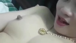 Nằm đợi em trai húp mà chị còn selfie nhí nhảnh như gái mới lớn