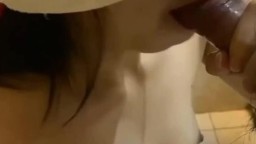 Em sugar baby sinh viên mới cởi đồ dạo đầu thôi mà anh đã xuất tinh đầy mặt em