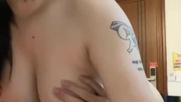 Em chubby xôi thịt mới cưỡi ngựa thôi mà đã muốn gãy chim với em