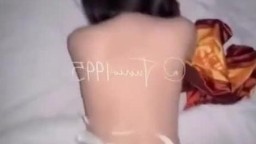 Em nằm xuống đi để chị lên trên cưỡi ngựa mới thích