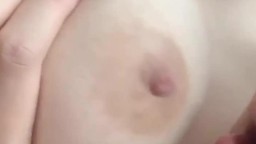 Em vừa kéo vú ra là anh lao vào mút như bú sữa còn đòi chịch không bao