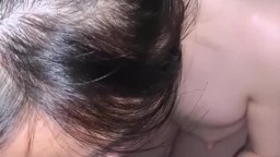 Qua phòng bé sinh viên 2k5 em mới mút mấy cái mà anh đã xuất tinh đầy ngực em