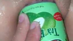 Bướm em non mà anh chơi cả lon nước ngọt thế này thì người yêu em sao lấp được khoảng trống