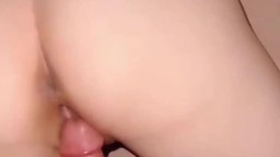 Xuất tinh ngập bướm anh còn vỗ mông bắt em đẩy tinh ra rớt đầy sàn nhà cho anh quay phim