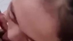 Em cứ tròn mắt ra nhìn xem anh có sướng không bú cu theo biểu cảm