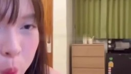 Lúc yêu em tự quay video làm kỷ niệm mà chia tay anh lỡ lòng nào đăng em lên mạng